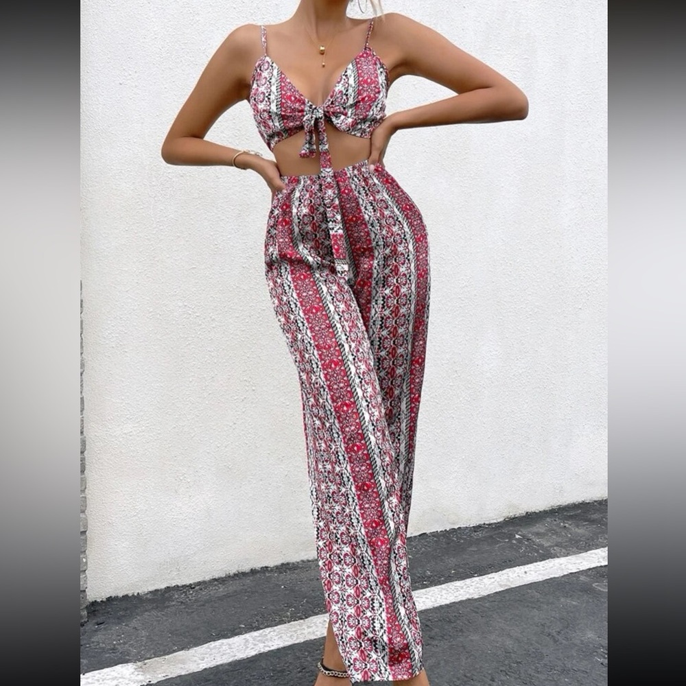 Top de tirantes corto con estampado floral con cordón delantero con pantalones